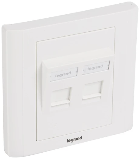 Legrand süllyesztett szerelvény - 2xRJ45 keystone port fogadására, döntött, fehér burkolattal és kerettel, címketartóval